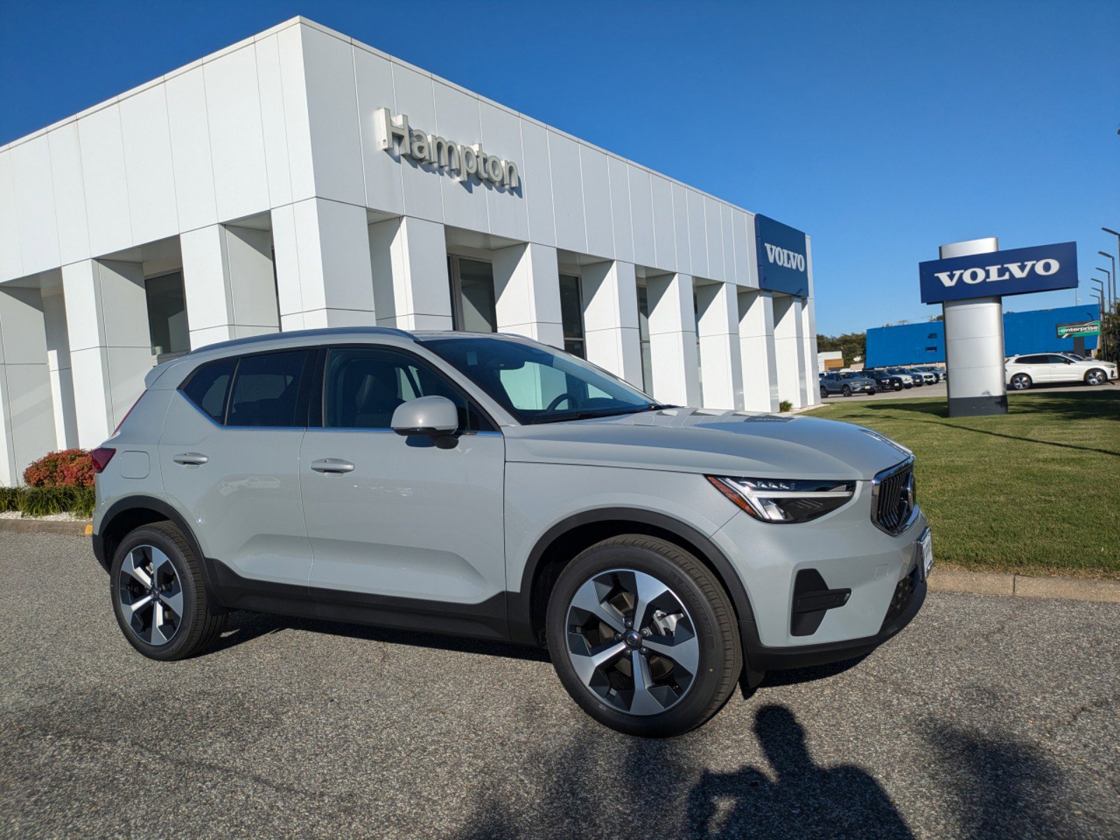 2025 Volvo XC40 Core photo 2
