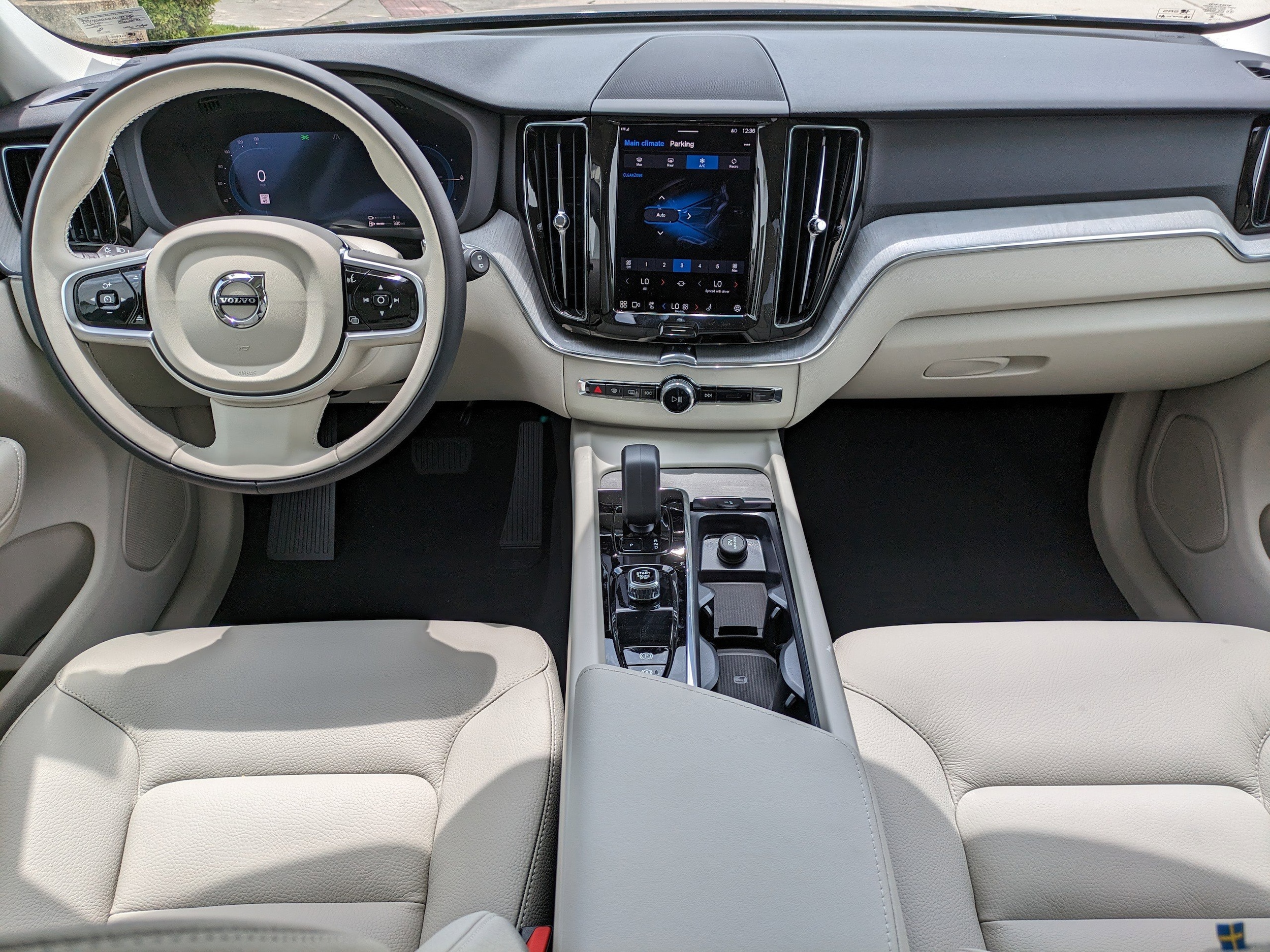 2025 Volvo XC60 Plus - Photo 14