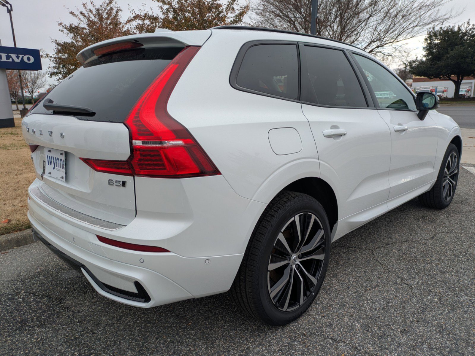 2025 Volvo XC60 B5 Plus photo 4