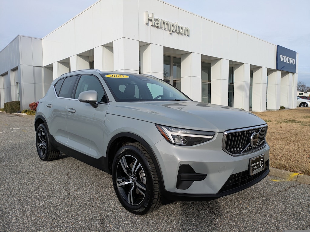Certified 2025 Volvo XC40 Core Bright Theme B5 AWD Core Bright Theme
