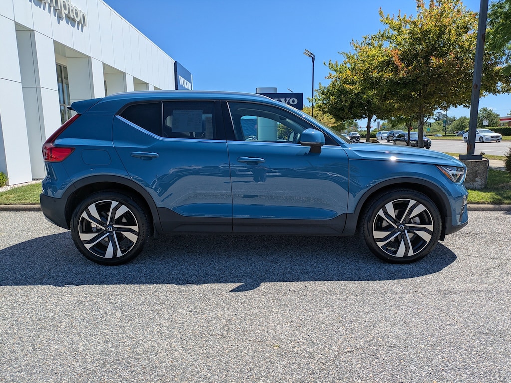 Certified 2023 Volvo XC40 Plus Bright Theme B5 AWD Plus Bright Theme