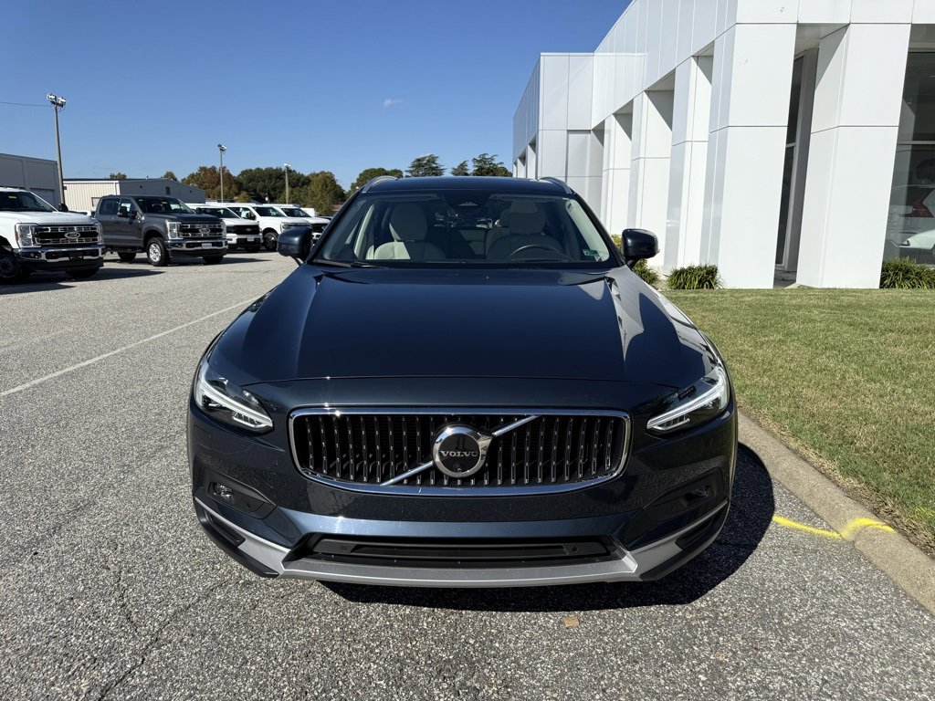 2024 Volvo V90 Cross Country B6 AWD Ultimate photo 3