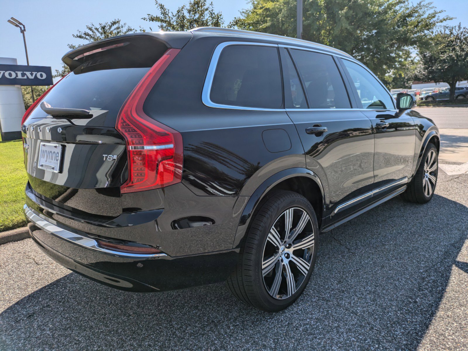 2025 Volvo XC90 T8 Core photo 4