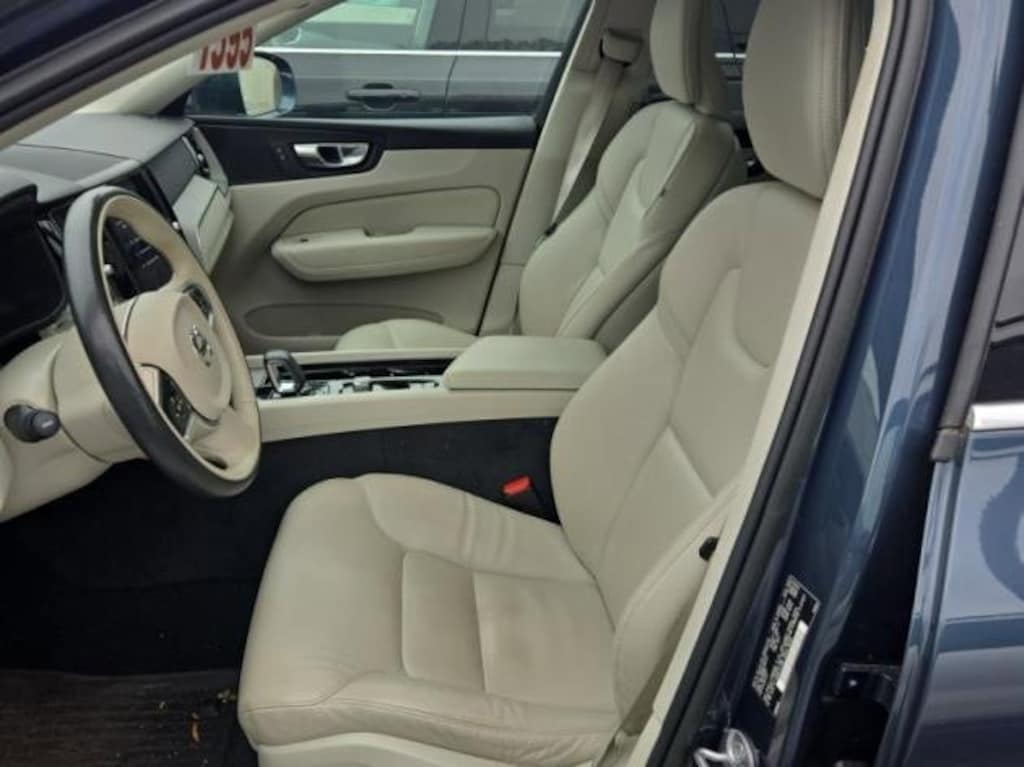 Certified 2023 Volvo XC60 Plus Bright Theme B5 AWD Plus Bright Theme