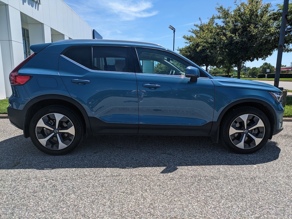 Certified 2024 Volvo XC40 Plus Bright Theme B5 AWD Plus Bright Theme