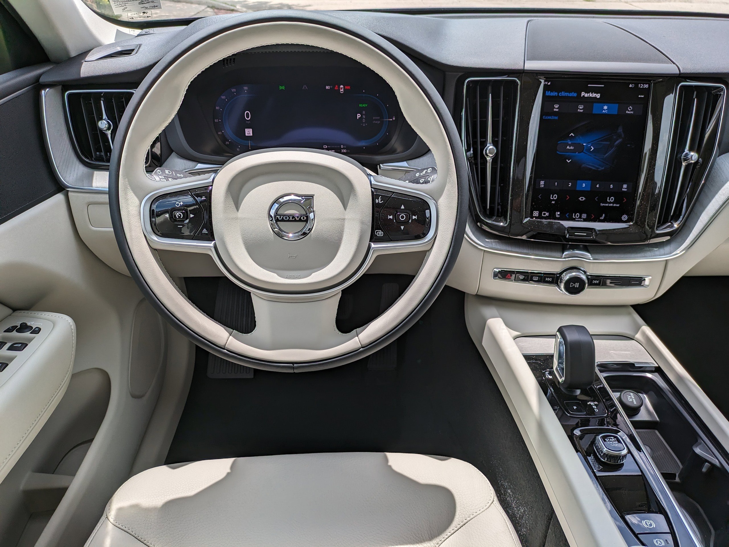2025 Volvo XC60 Plus - Photo 15