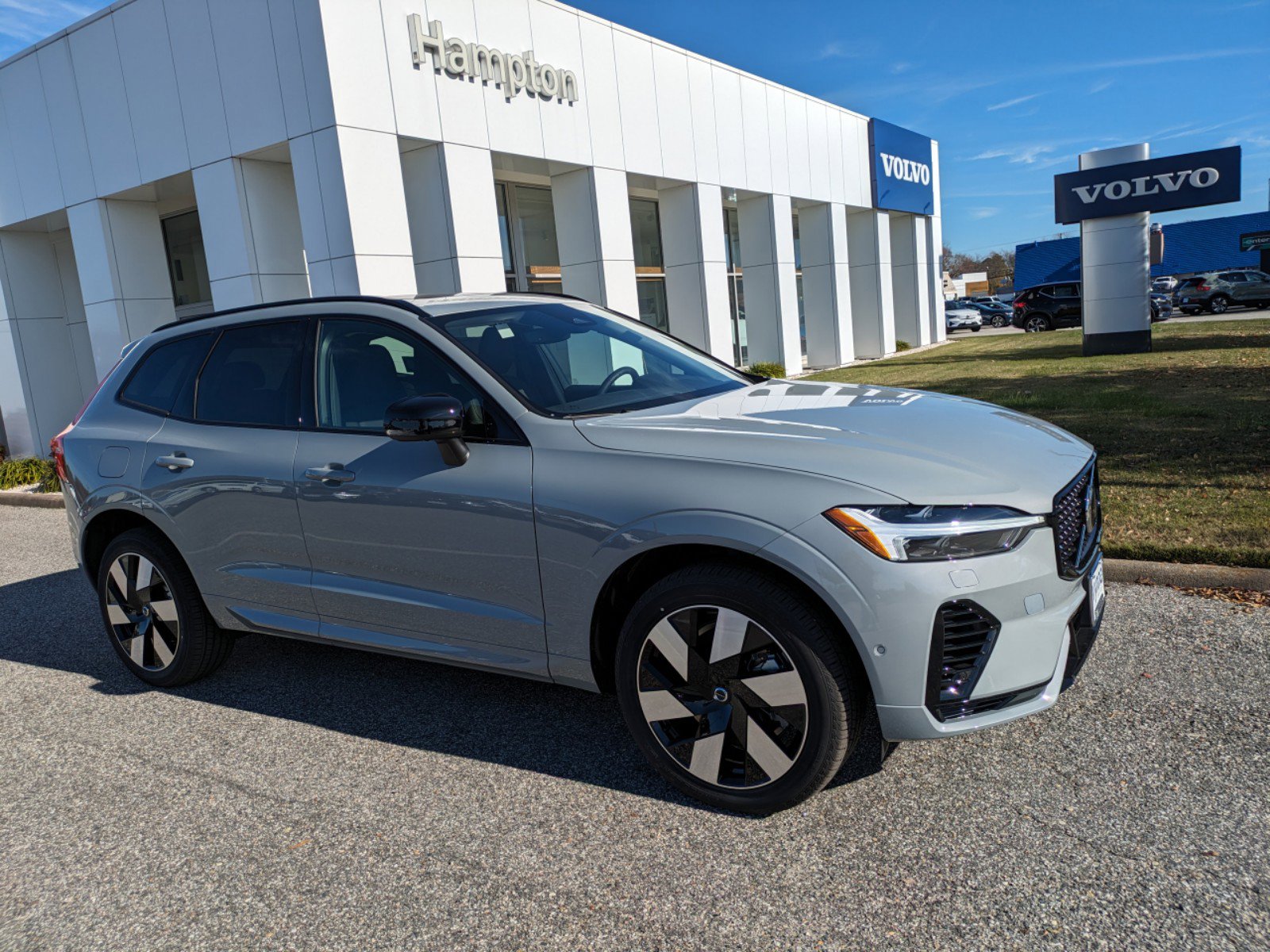 2024 Volvo XC60 Recharge T8 Plus photo 2