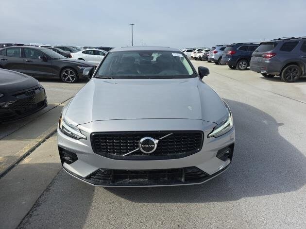 2025 Volvo S60 B5 AWD Core photo 2