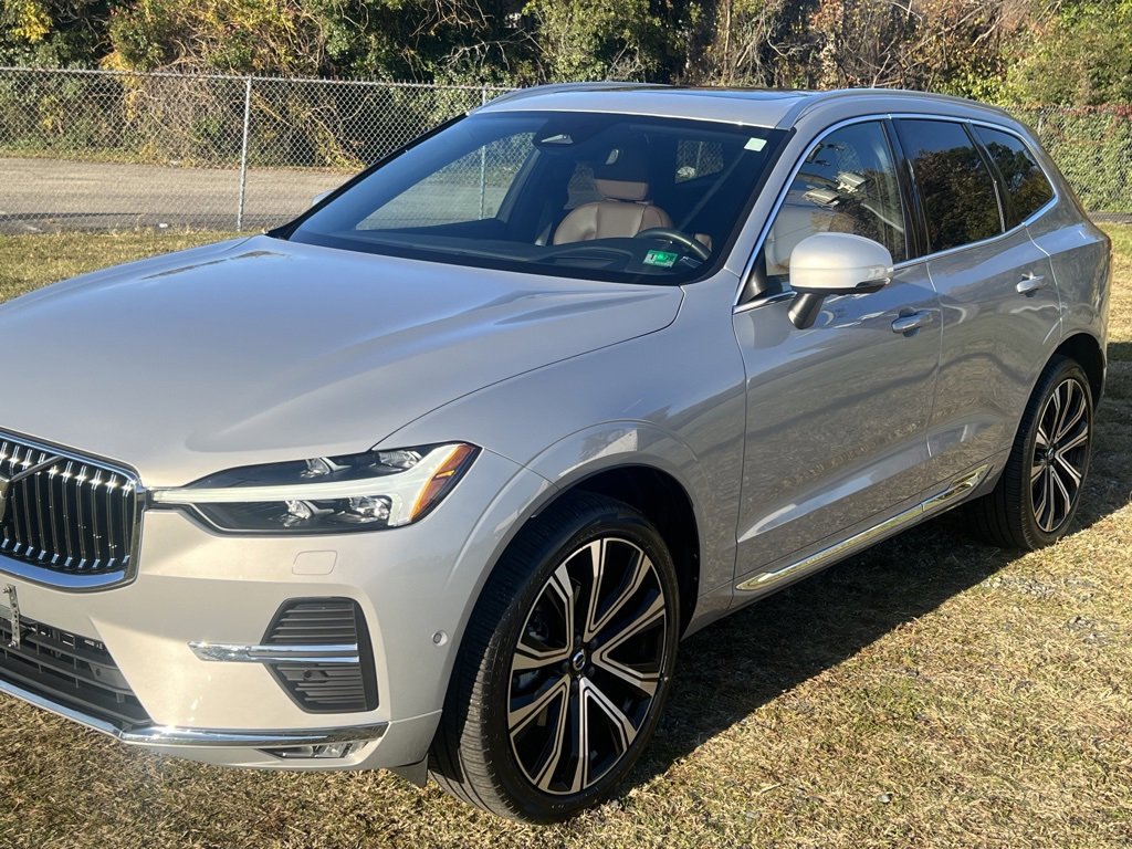 2023 Volvo XC60 Ultimate B5 photo 2