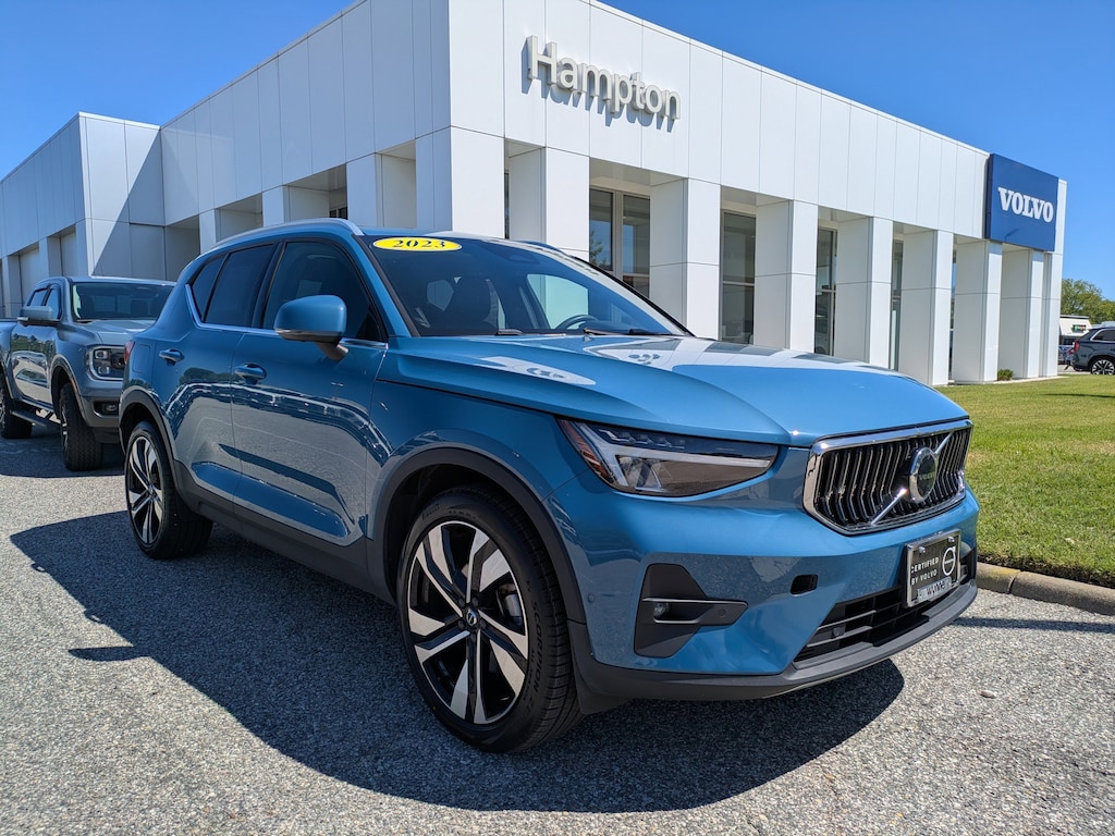 Certified 2023 Volvo XC40 Plus Bright Theme B5 AWD Plus Bright Theme
