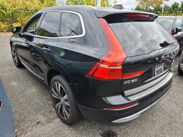 2022 Volvo XC60 Inscription B5 photo 2