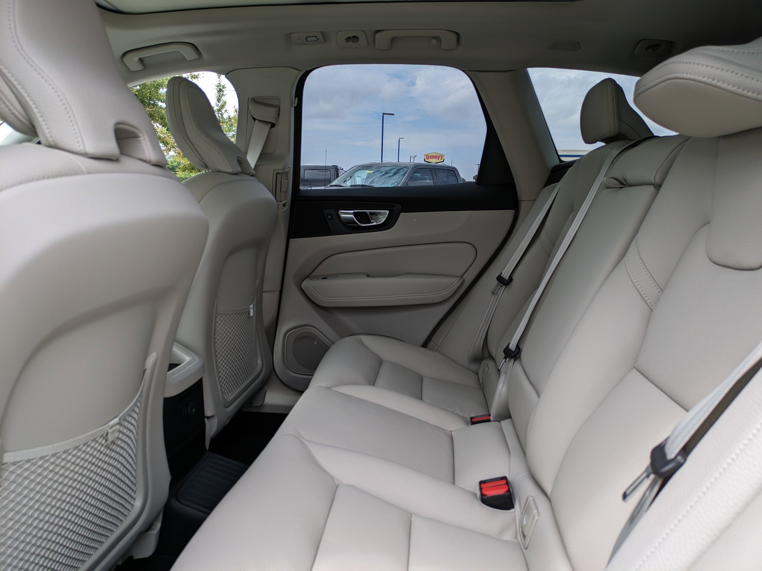 2025 Volvo XC60 Plus - Photo 13