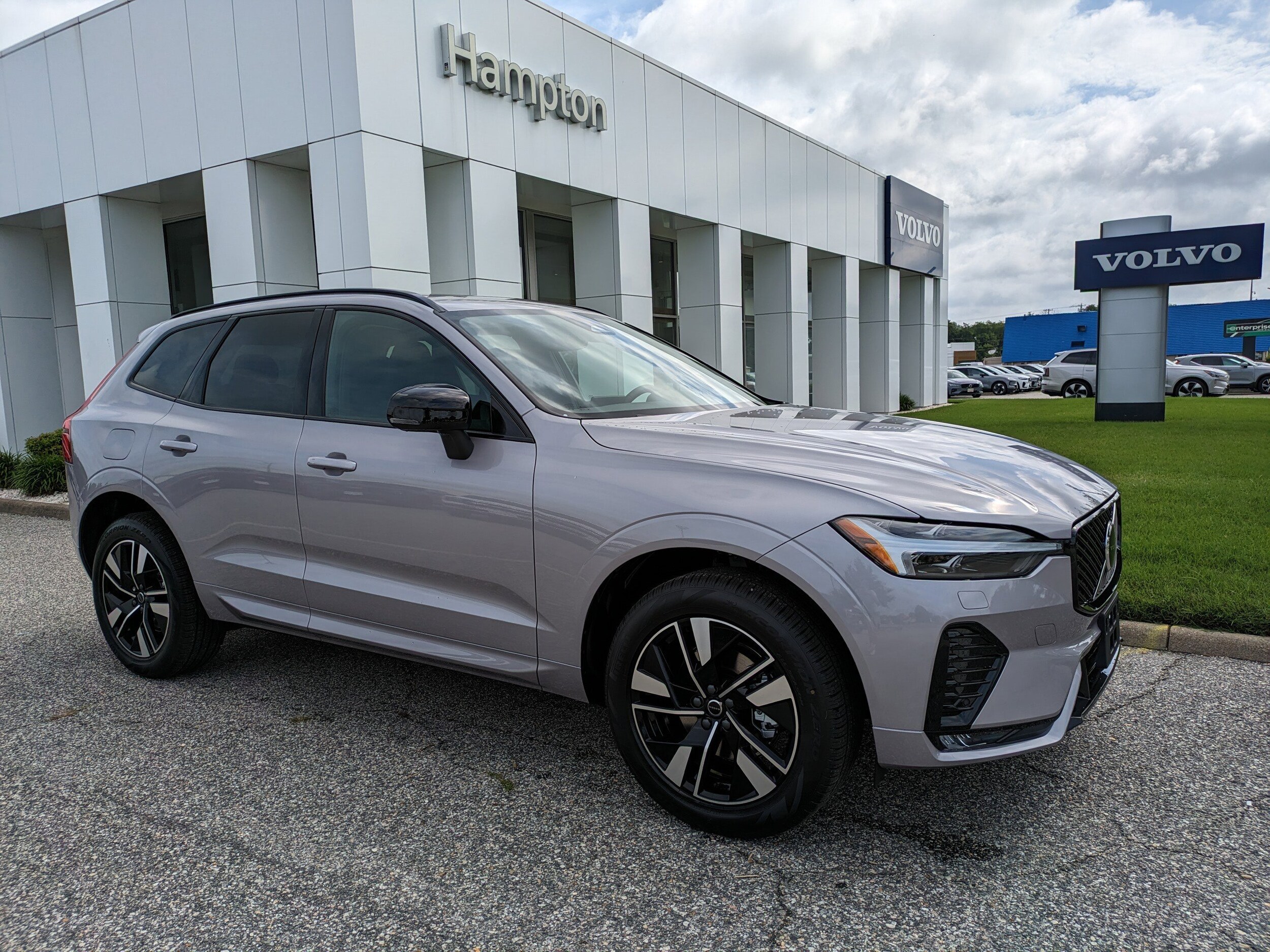 2026 Volvo XC60 B5 Core photo 2