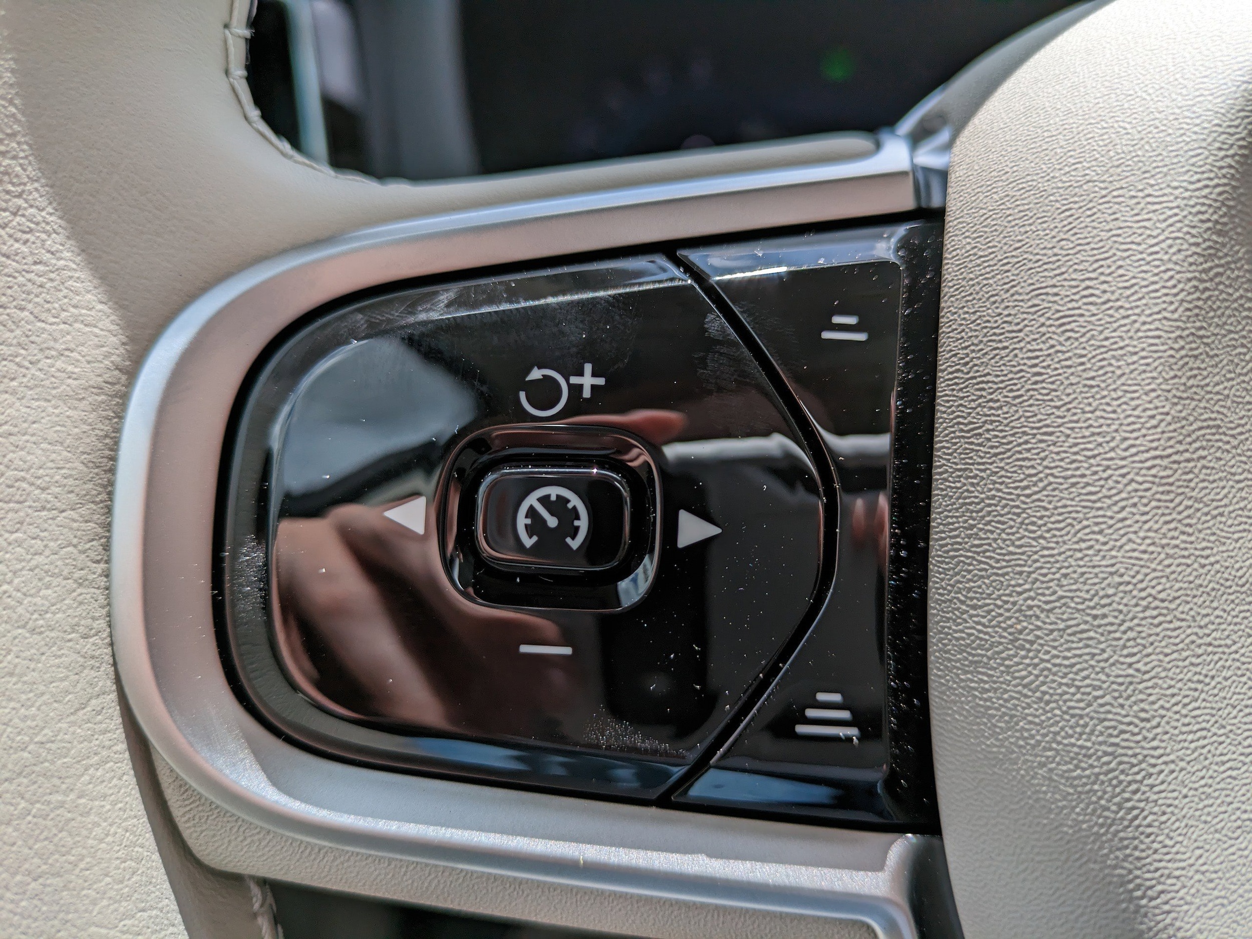 2025 Volvo XC60 Plus - Photo 24