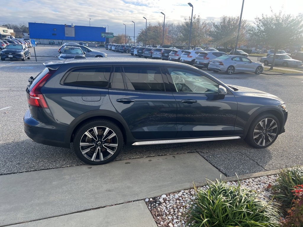 2020 Volvo V60 Cross Country T5 AWD photo 2