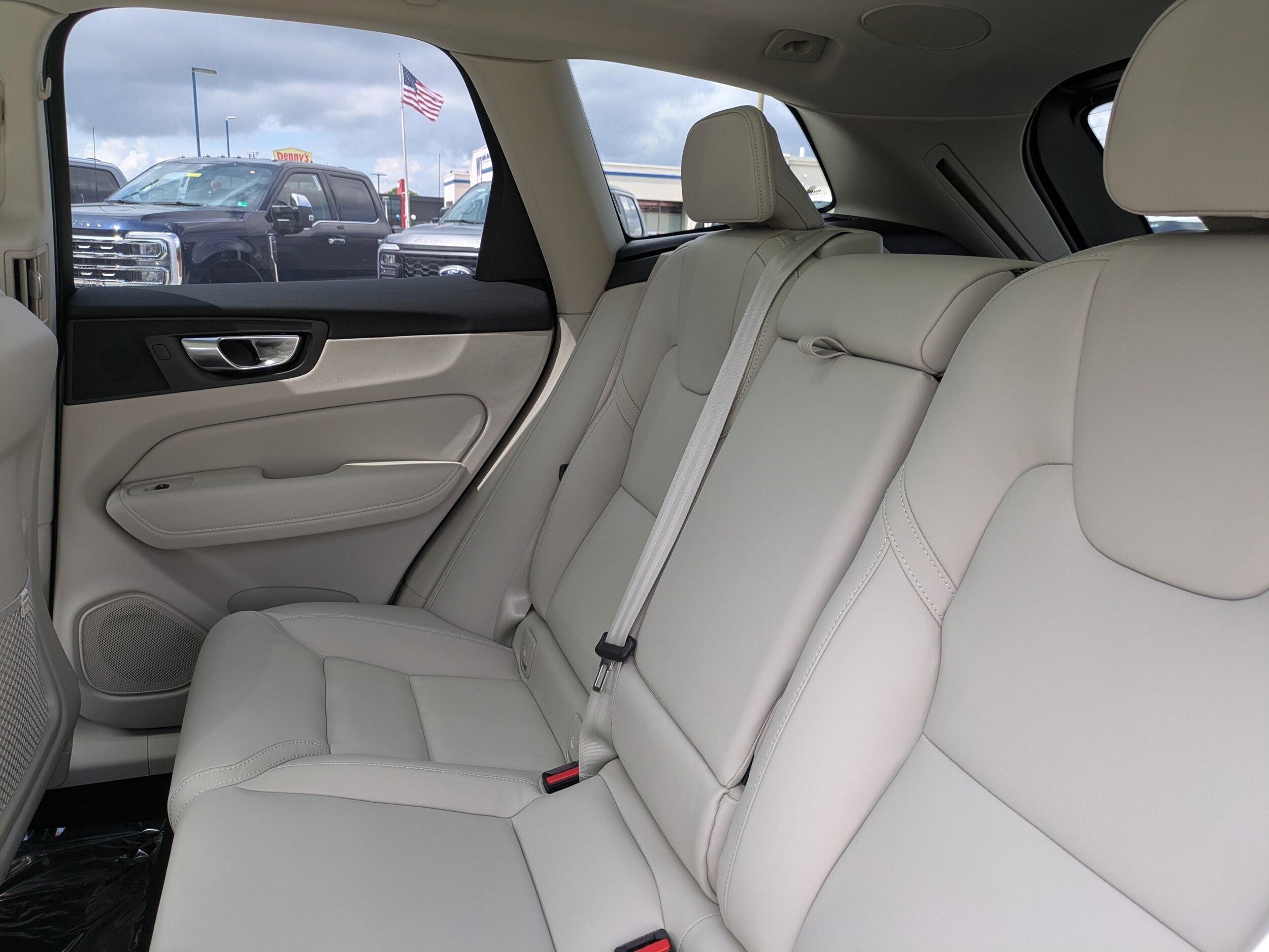 2026 Volvo XC60 Ultra - Photo 13