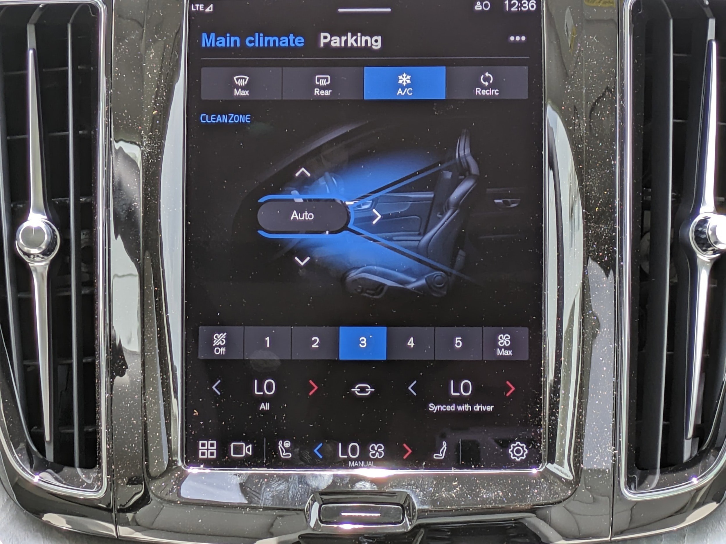 2025 Volvo XC60 Plus - Photo 17