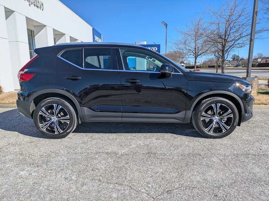 Certified 2022 Volvo XC40 Inscription T4 FWD Inscription