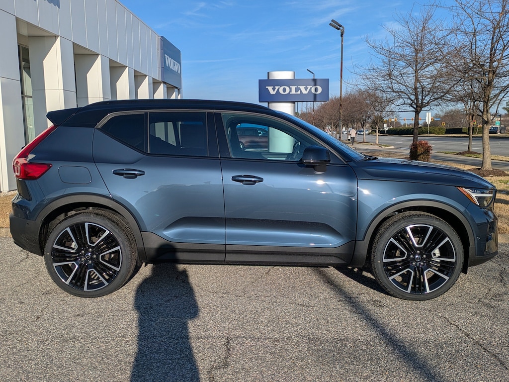 New 2026 Volvo XC40 B5 Ultra Black Edition SUV