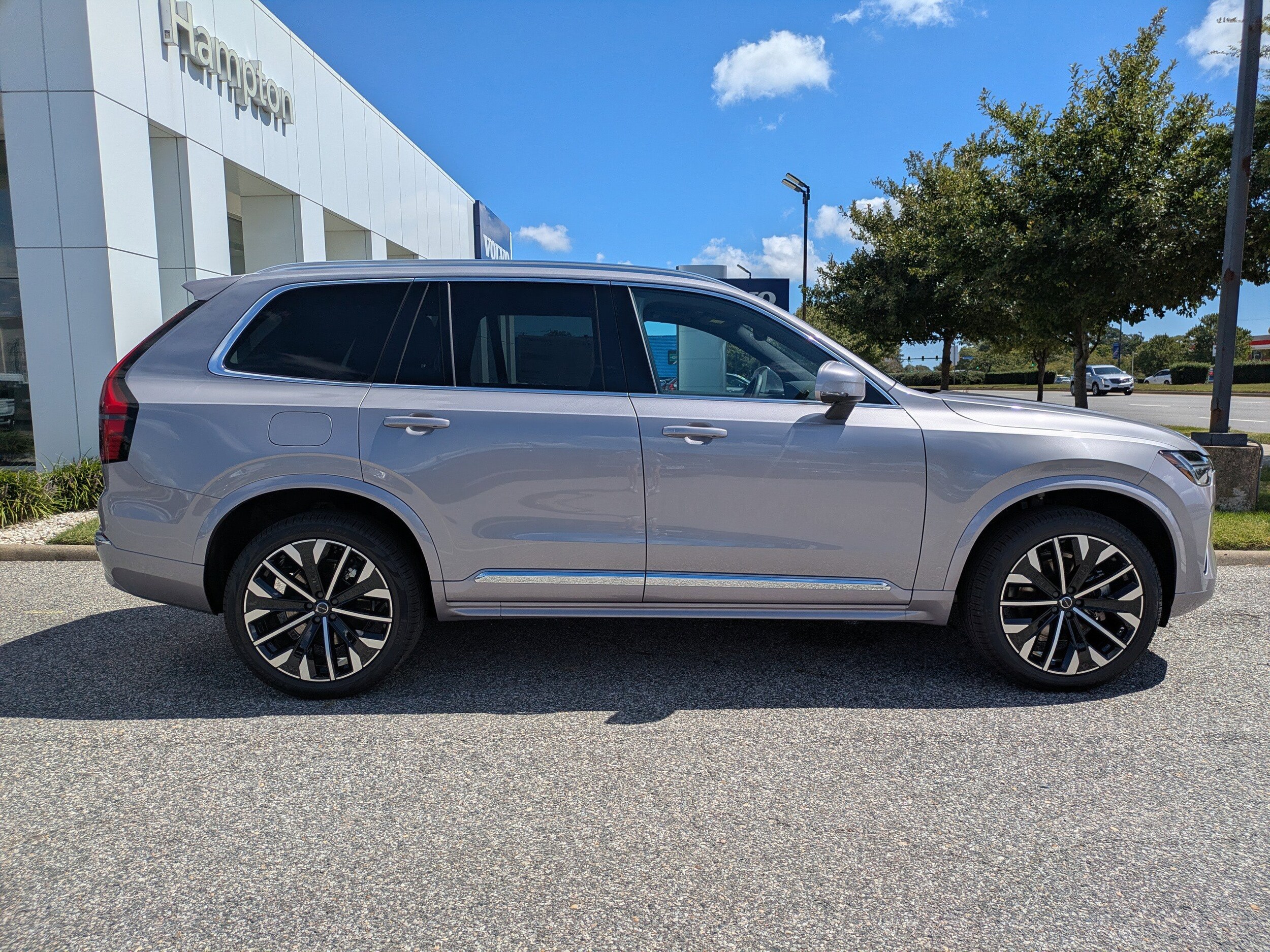 2026 Volvo XC90 Core photo 2