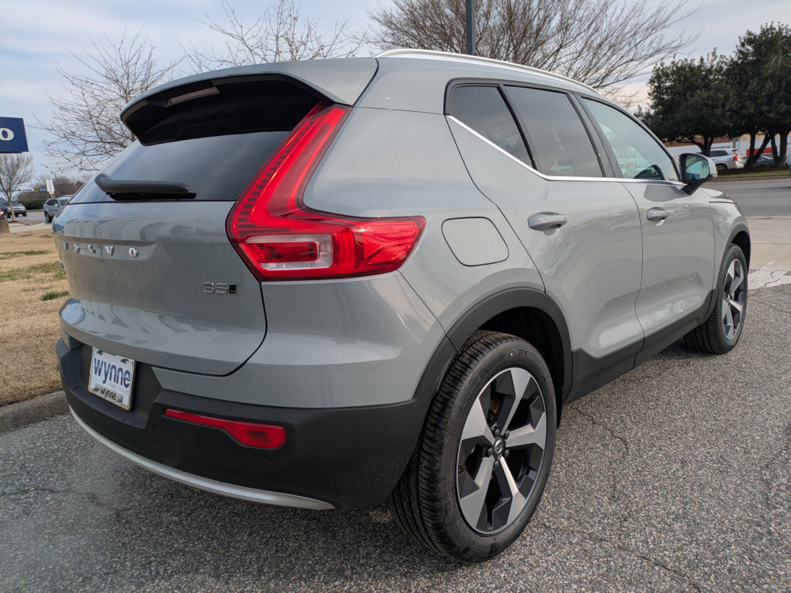 2025 Volvo XC40 Core photo 4