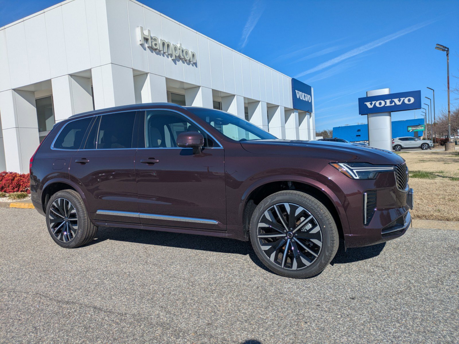 2025 Volvo XC90 Core photo 2