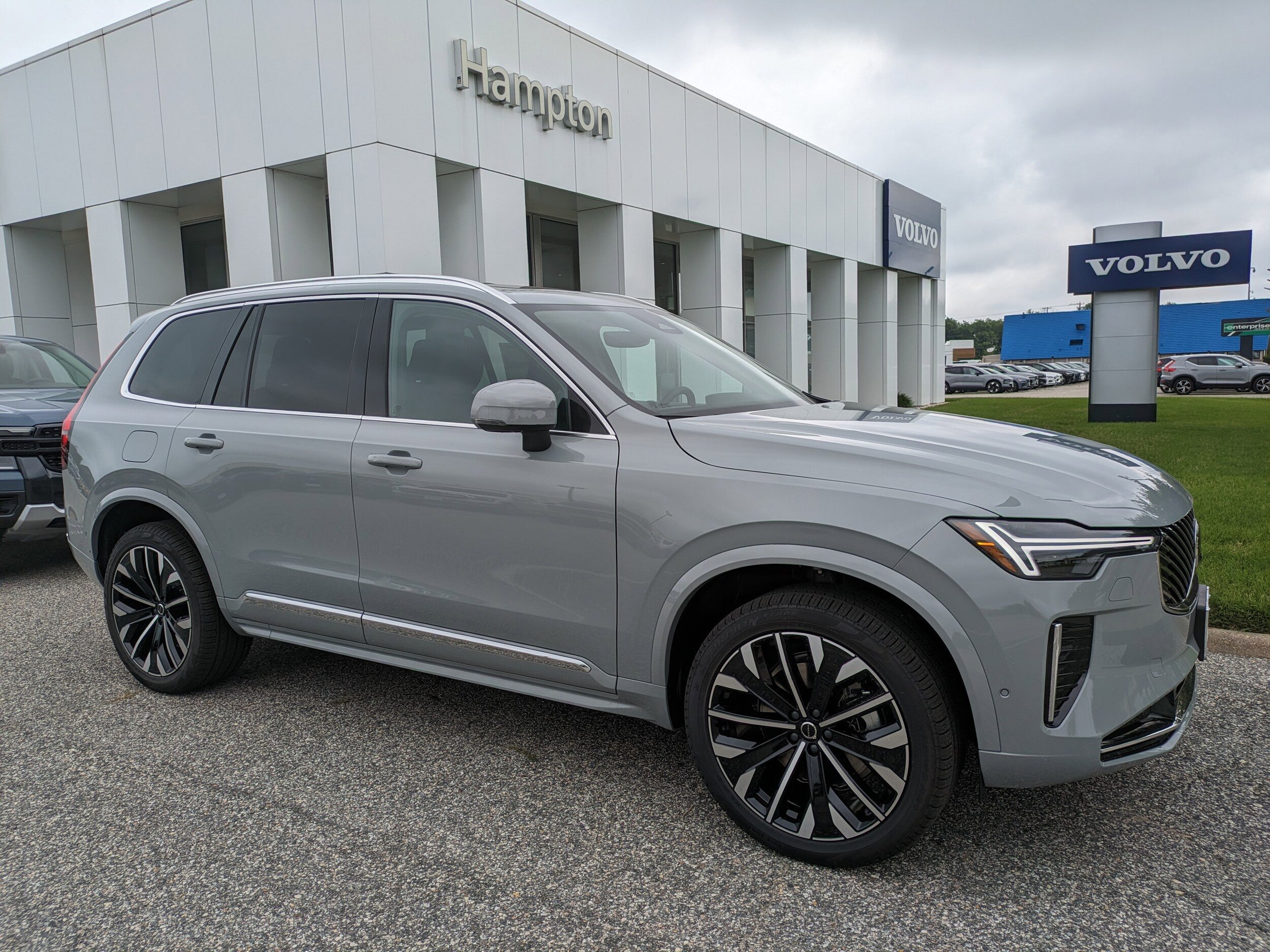 2026 Volvo XC90 Plus photo 2