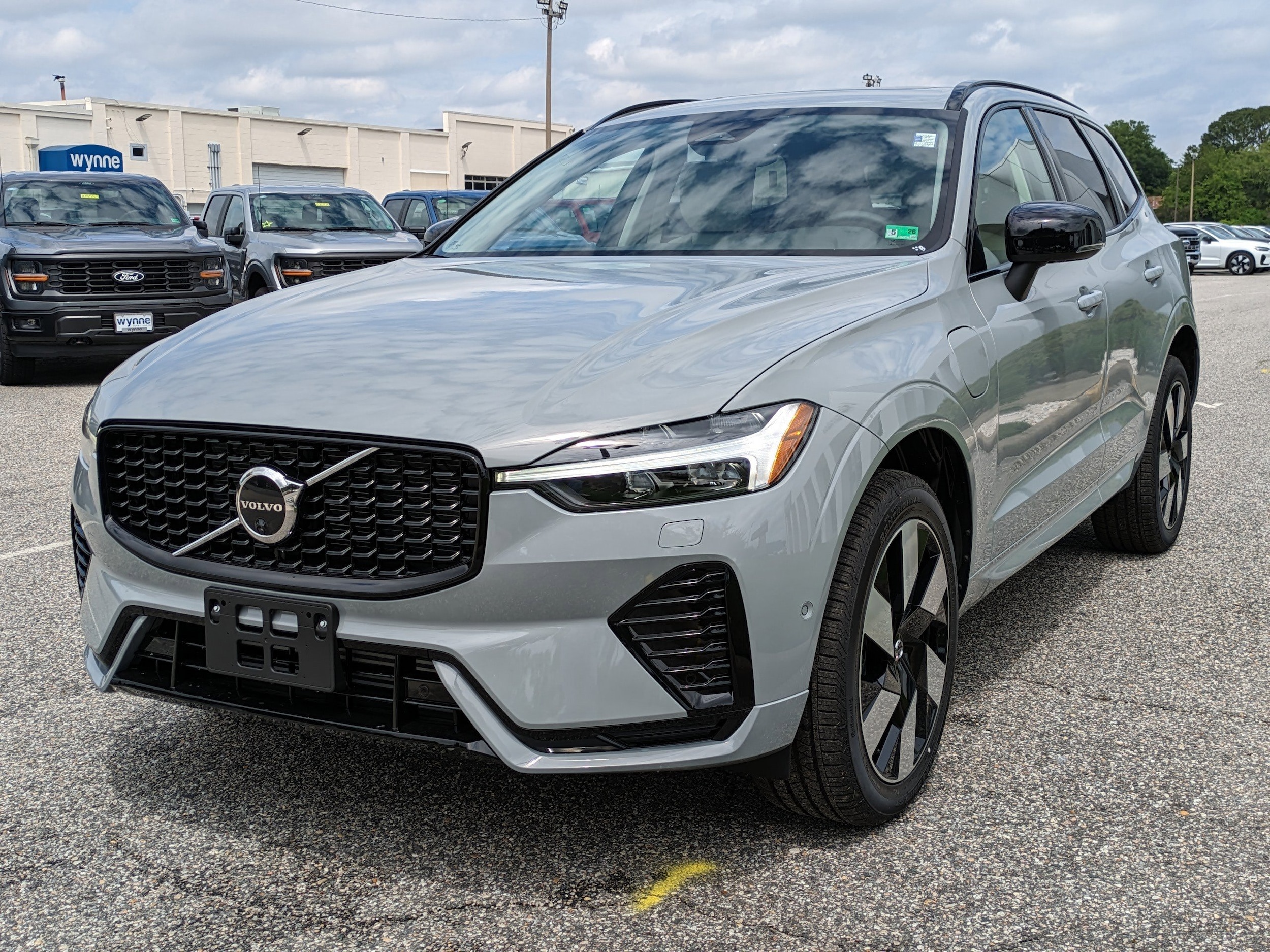 2025 Volvo XC60 Plus - Photo 8