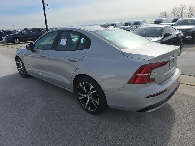 2025 Volvo S60 B5 AWD Core photo 4