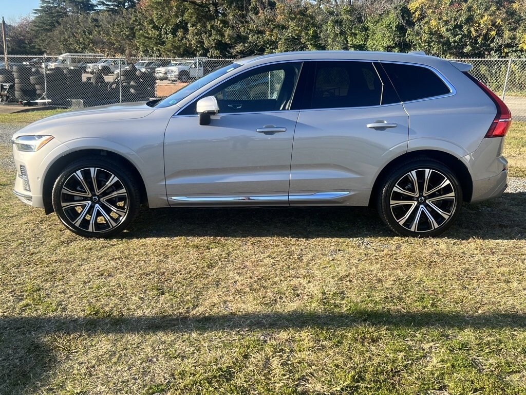 2023 Volvo XC60 Ultimate B5 photo 3