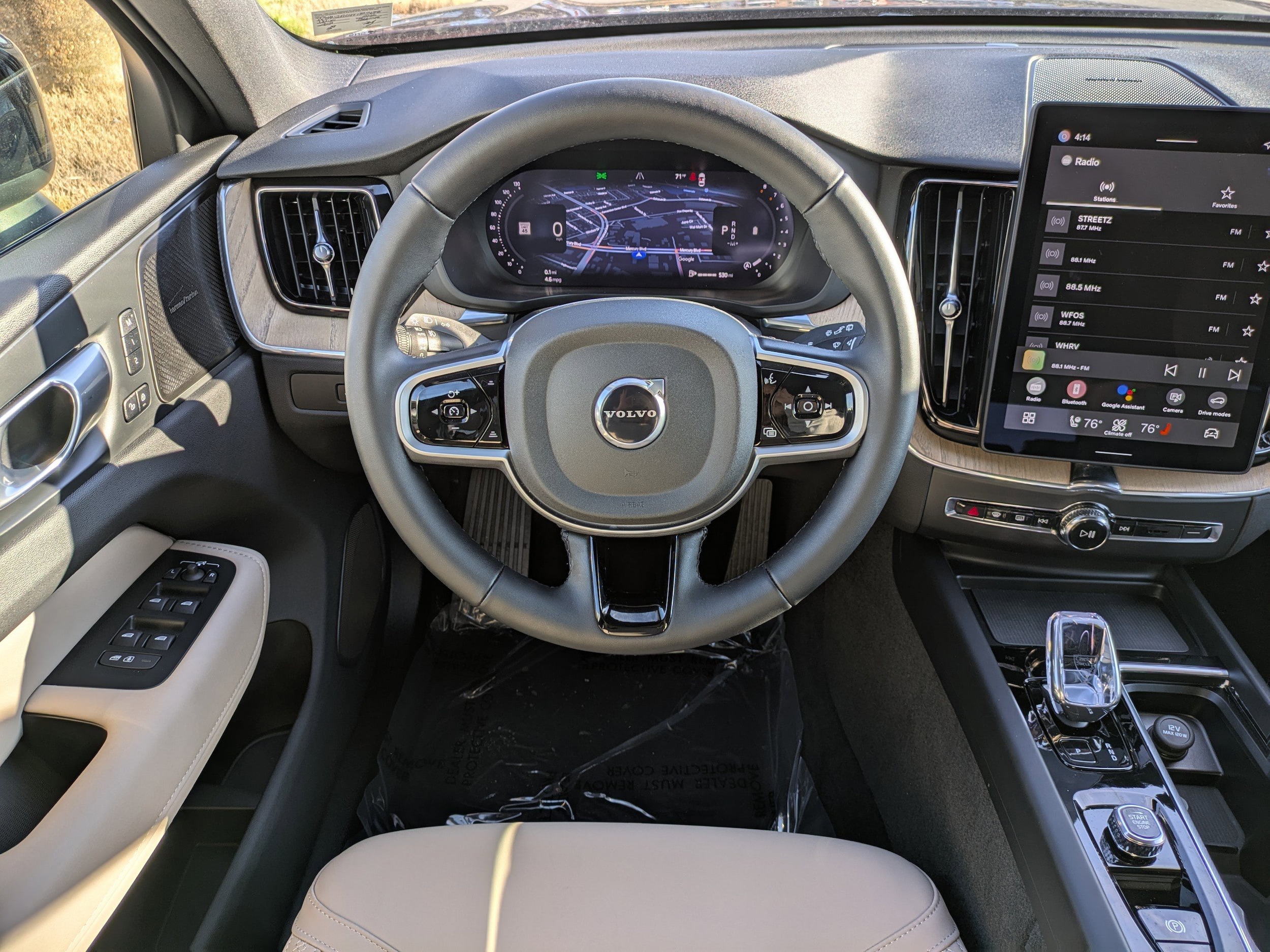 2026 Volvo XC60 Plus - Photo 16