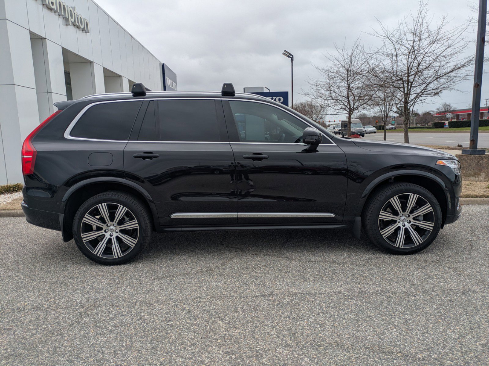 2025 Volvo XC90 T8 photo 2
