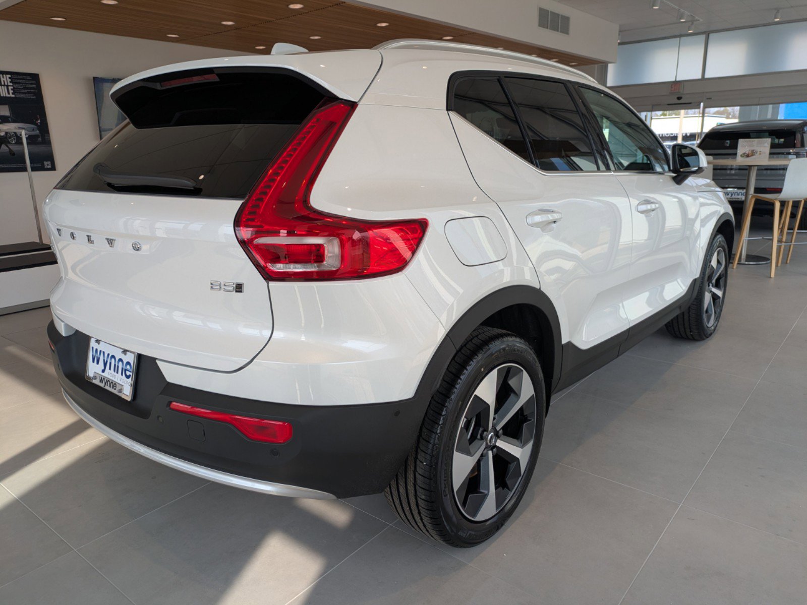 2025 Volvo XC40 Plus photo 3
