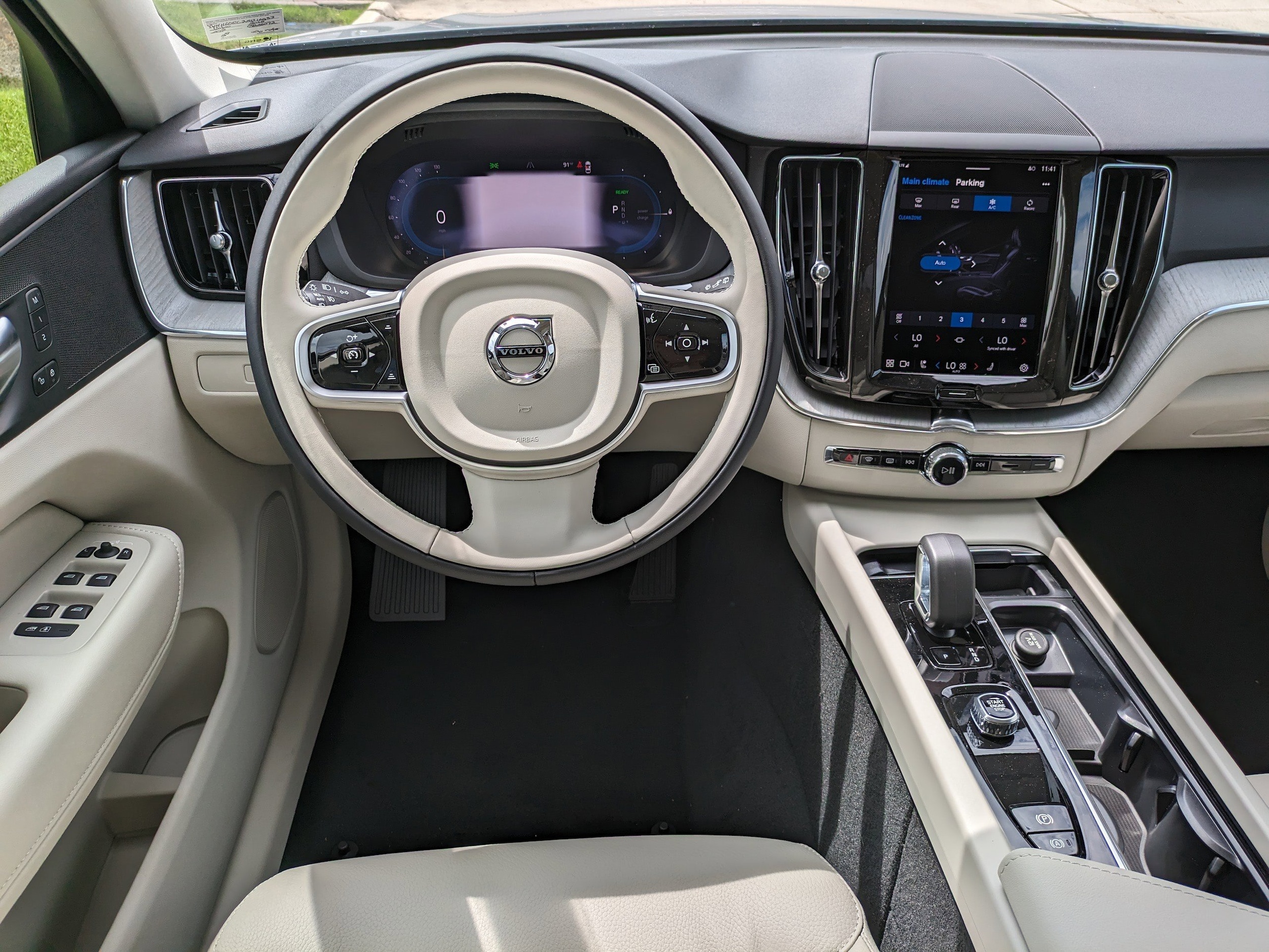 2025 Volvo XC60 Plus - Photo 15