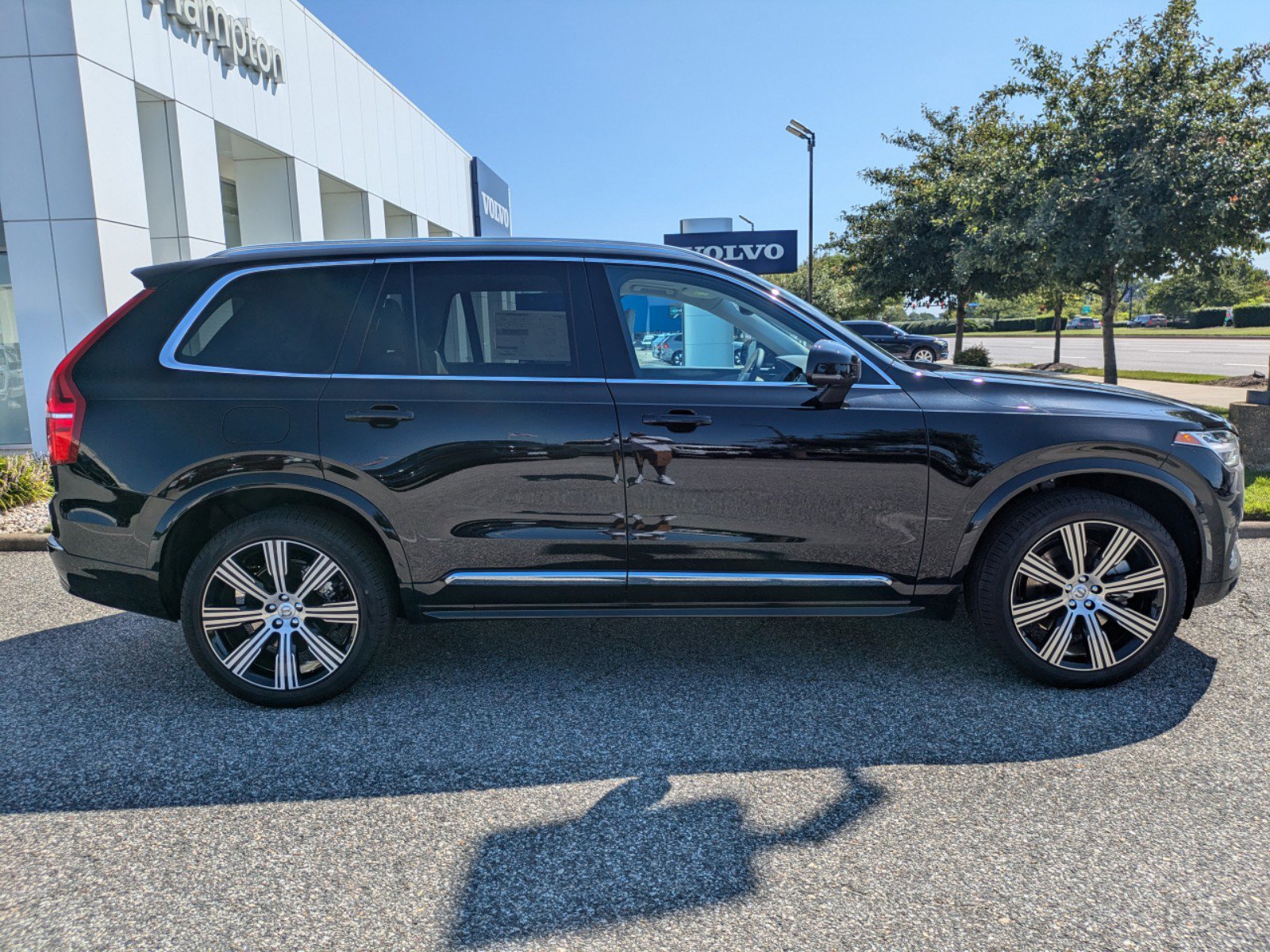 2025 Volvo XC90 T8 Core photo 3