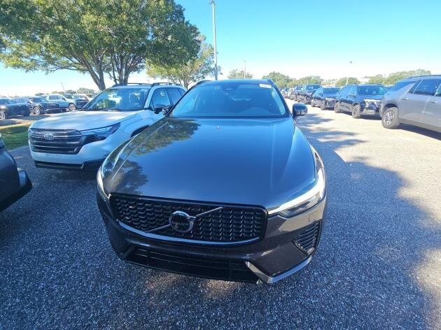 2025 Volvo XC60 B5 Plus photo 2