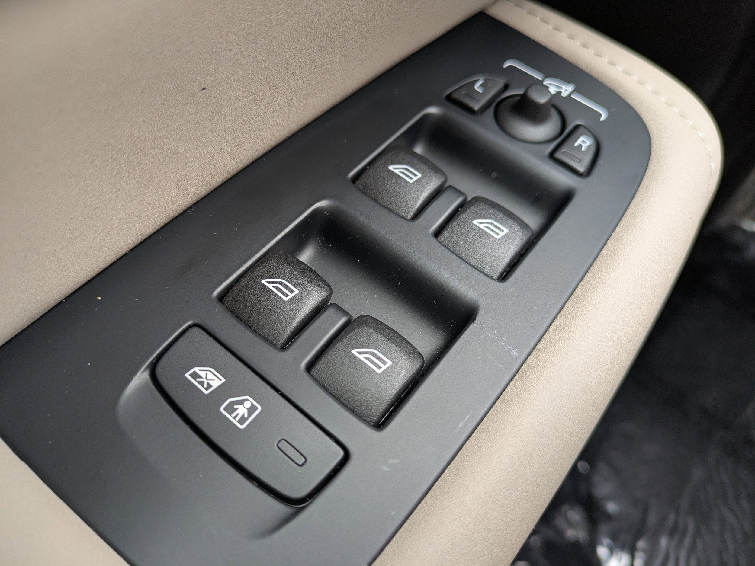 2026 Volvo XC60 Plus - Photo 24