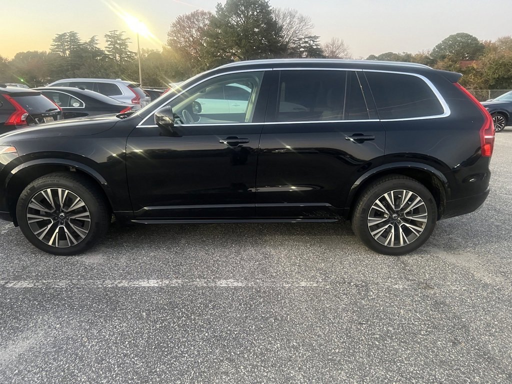 2022 Volvo XC90 T5 AWD Momentum photo 3