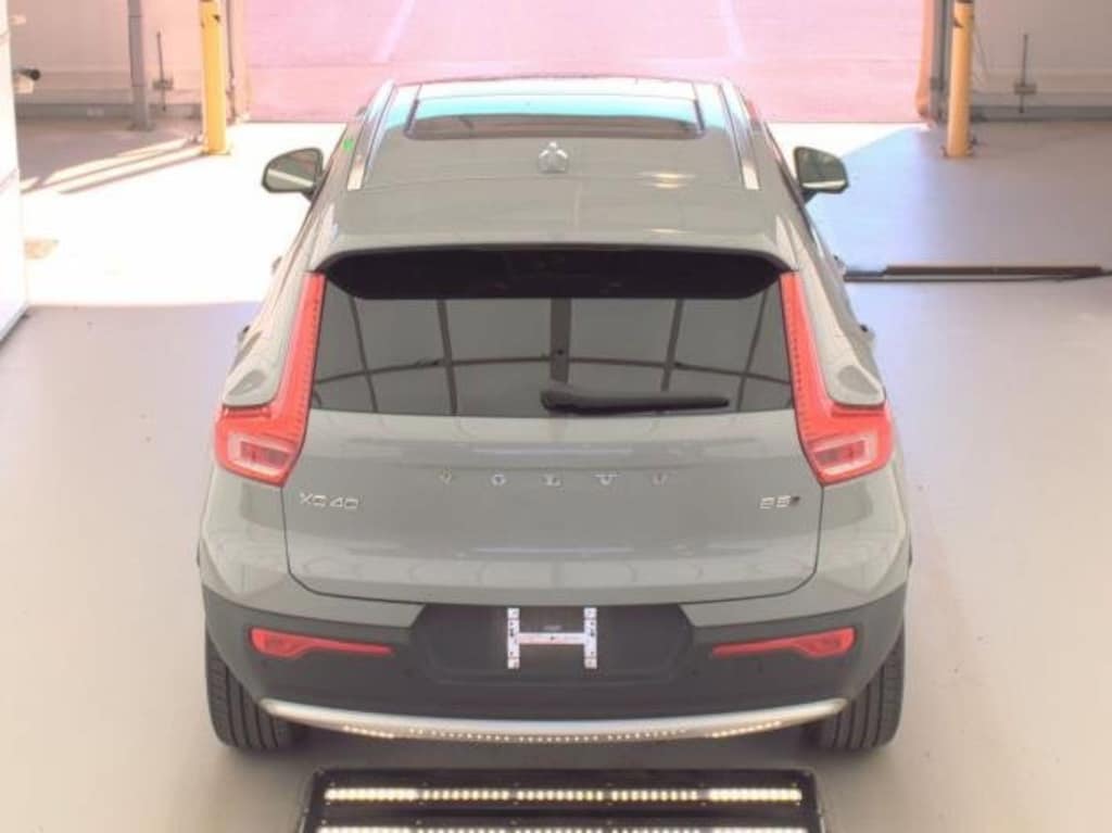 Used 2025 Volvo XC40 Core Bright Theme B5 AWD Core Bright Theme