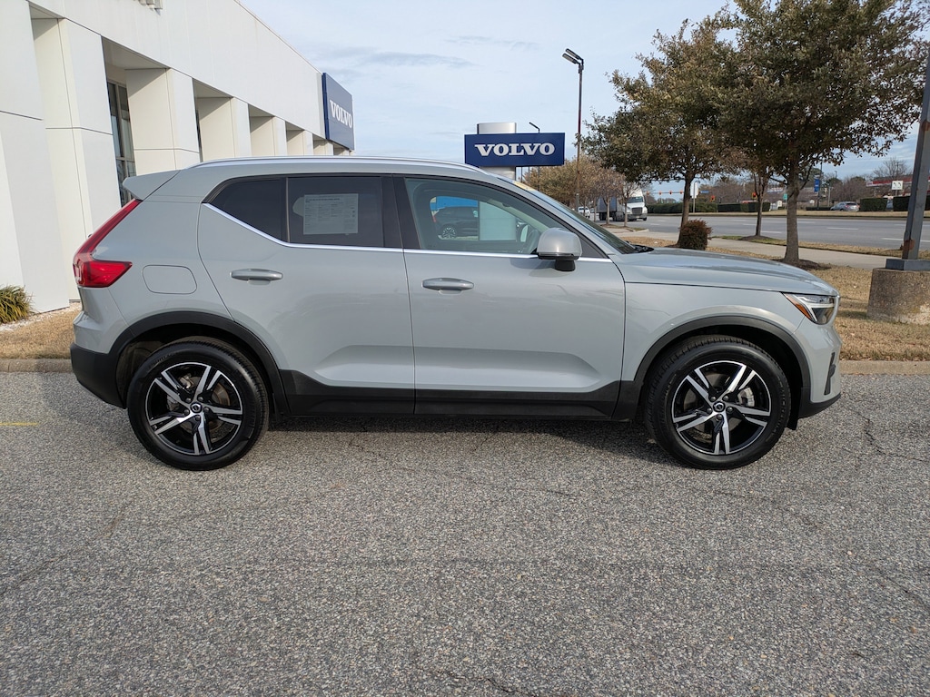 Certified 2025 Volvo XC40 Core Bright Theme B5 AWD Core Bright Theme