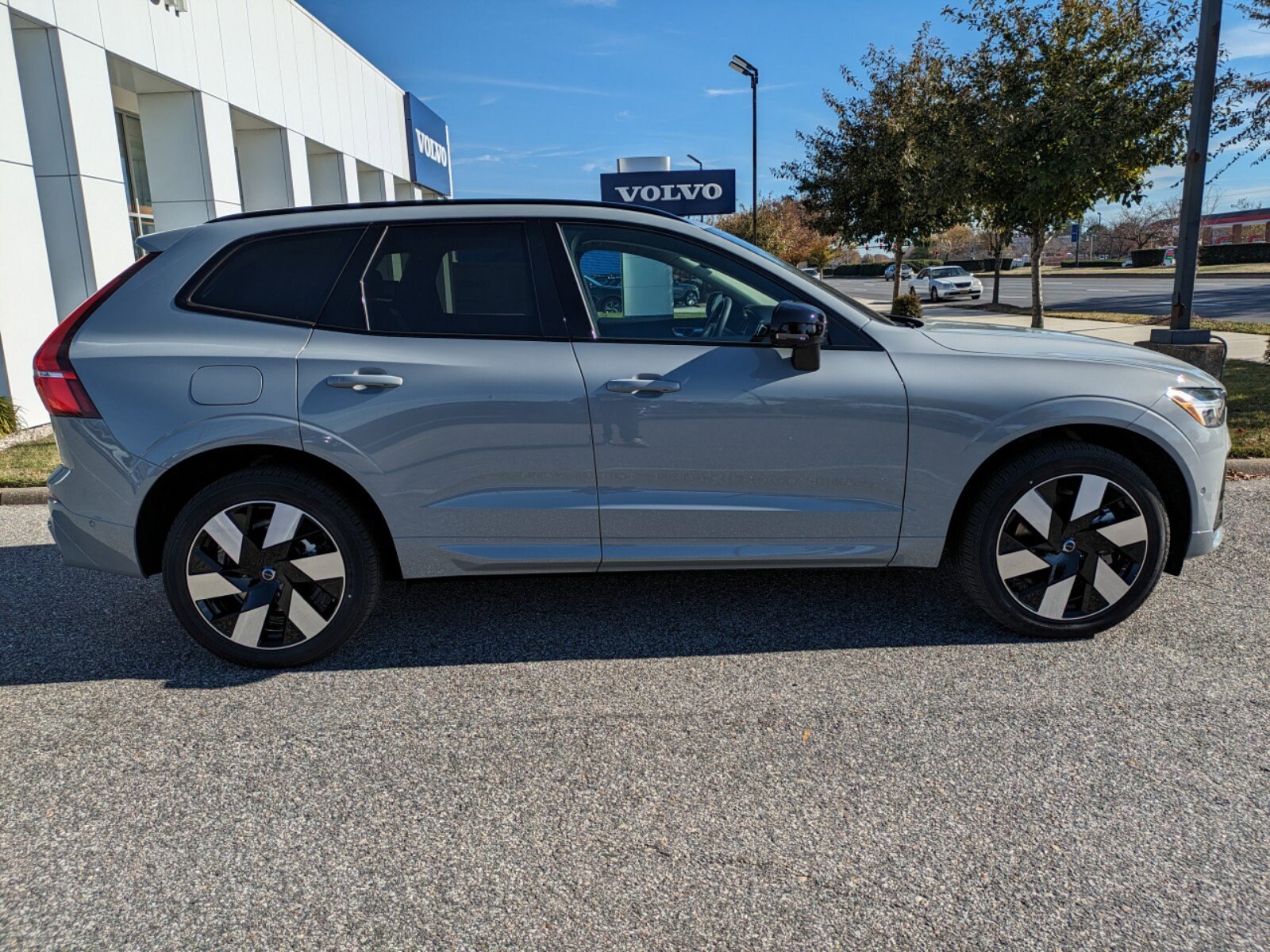 2024 Volvo XC60 Recharge T8 Plus photo 3