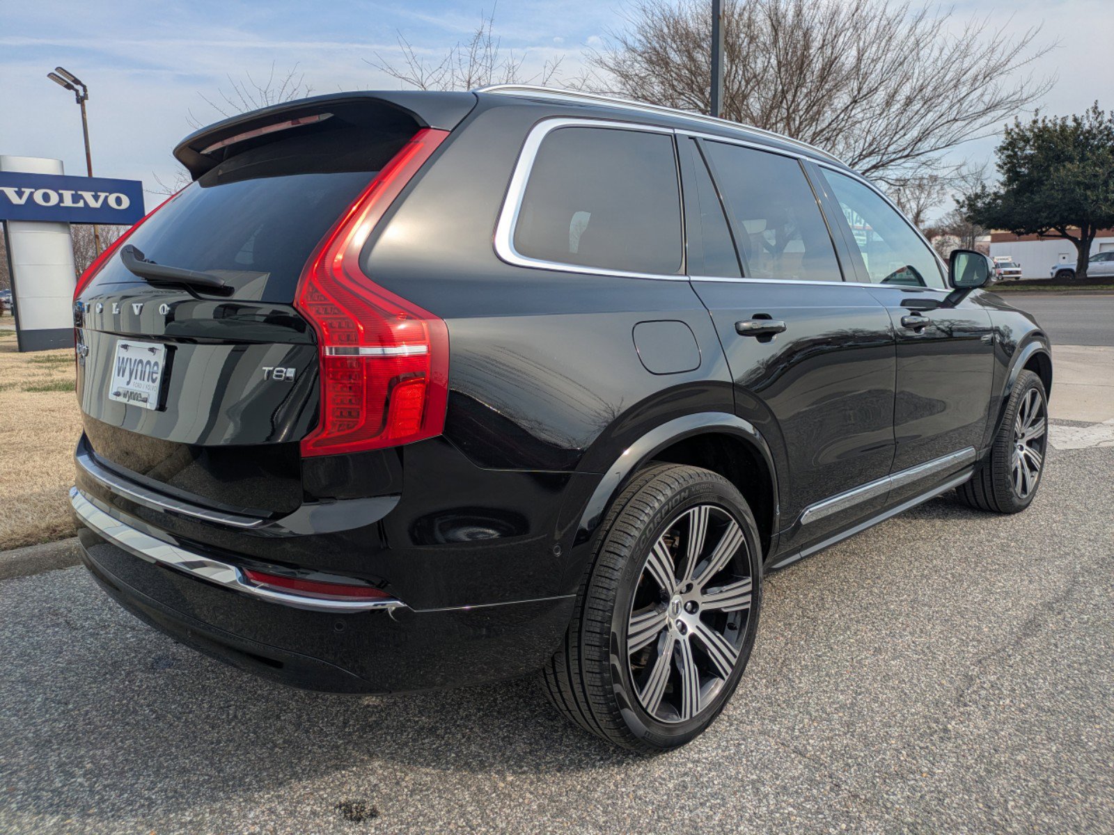 2025 Volvo XC90 T8 photo 2