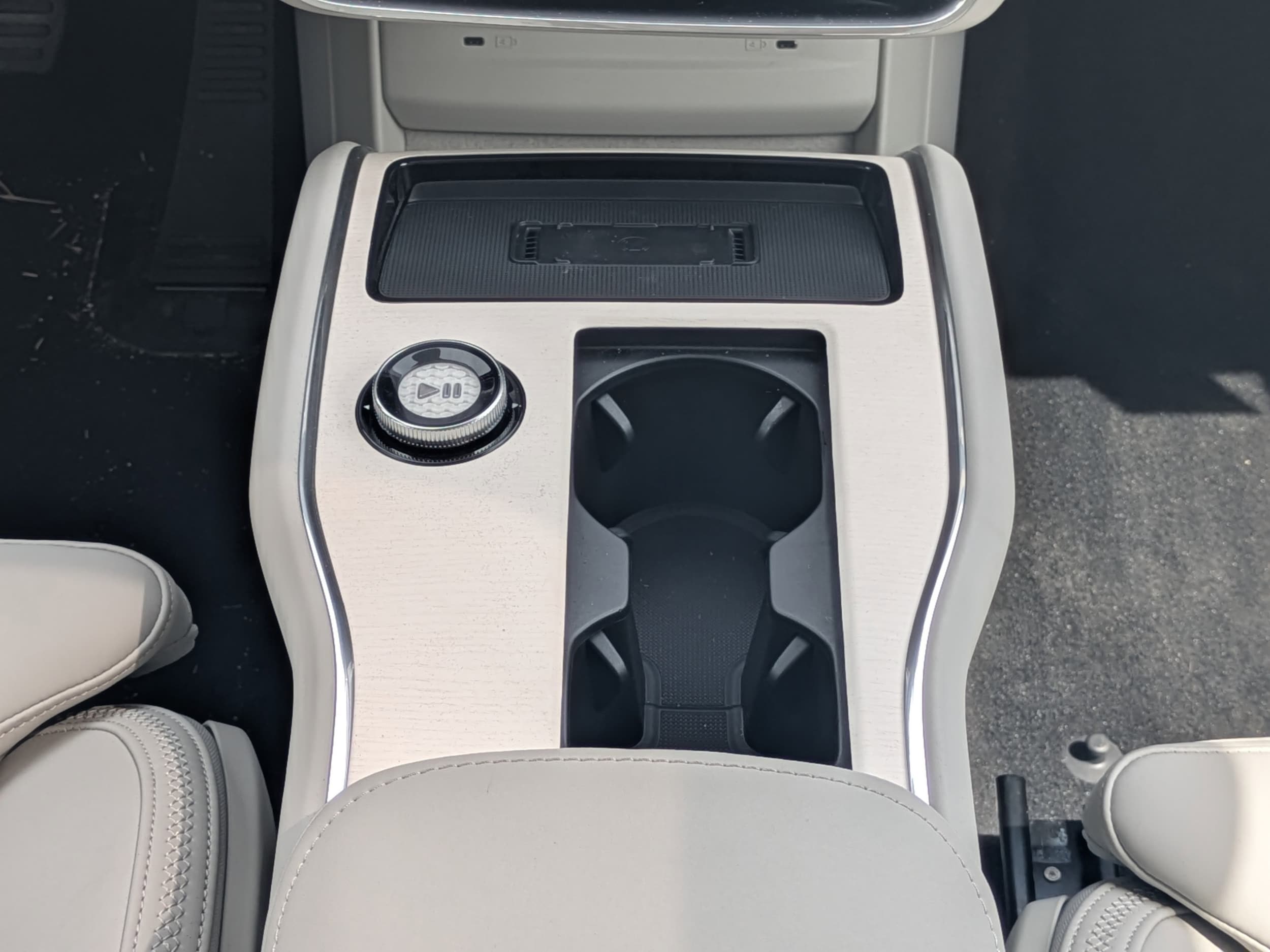 2025 Volvo EX90 Ultra - Photo 19
