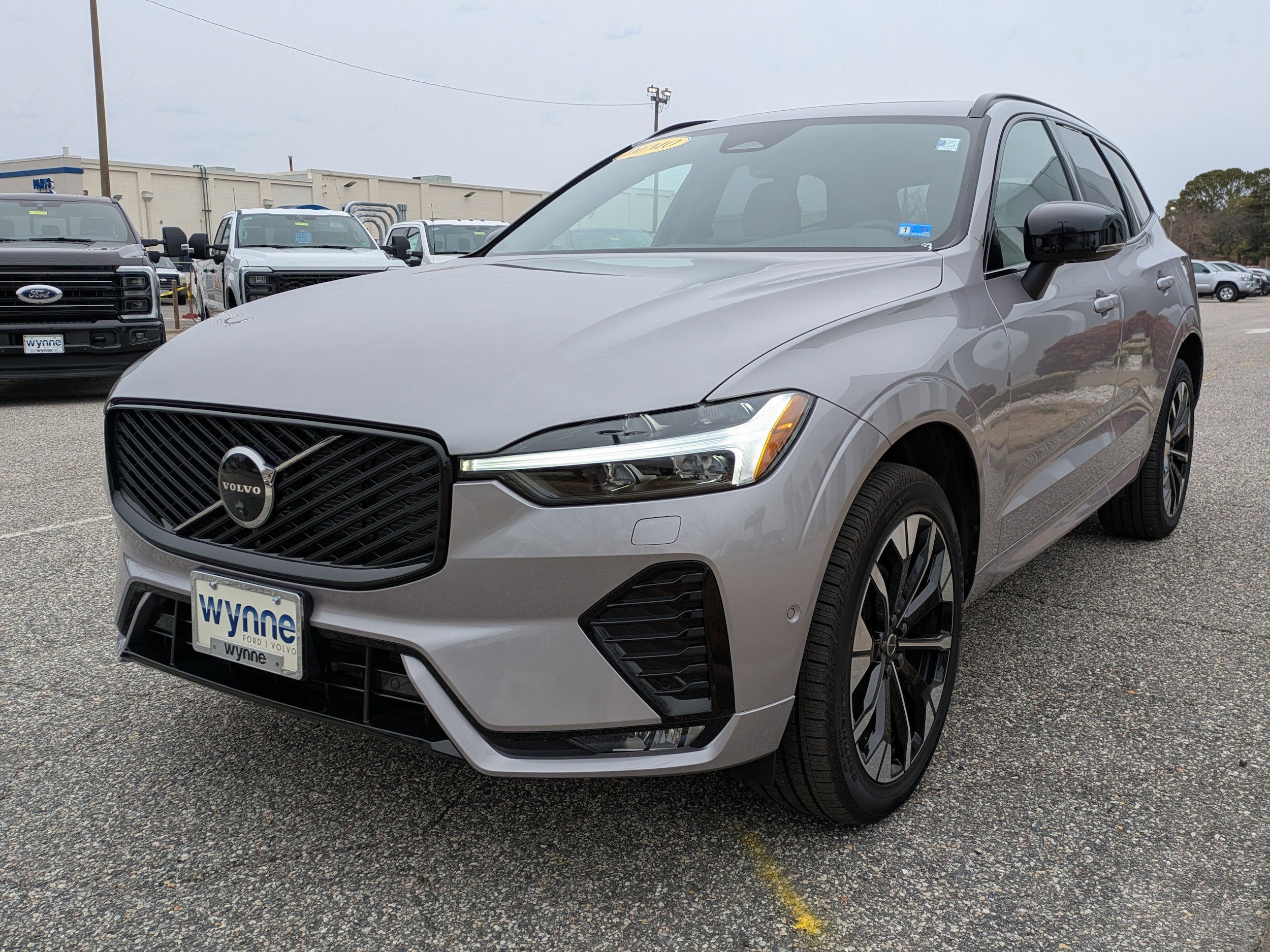 2026 Volvo XC60 Plus - Photo 8