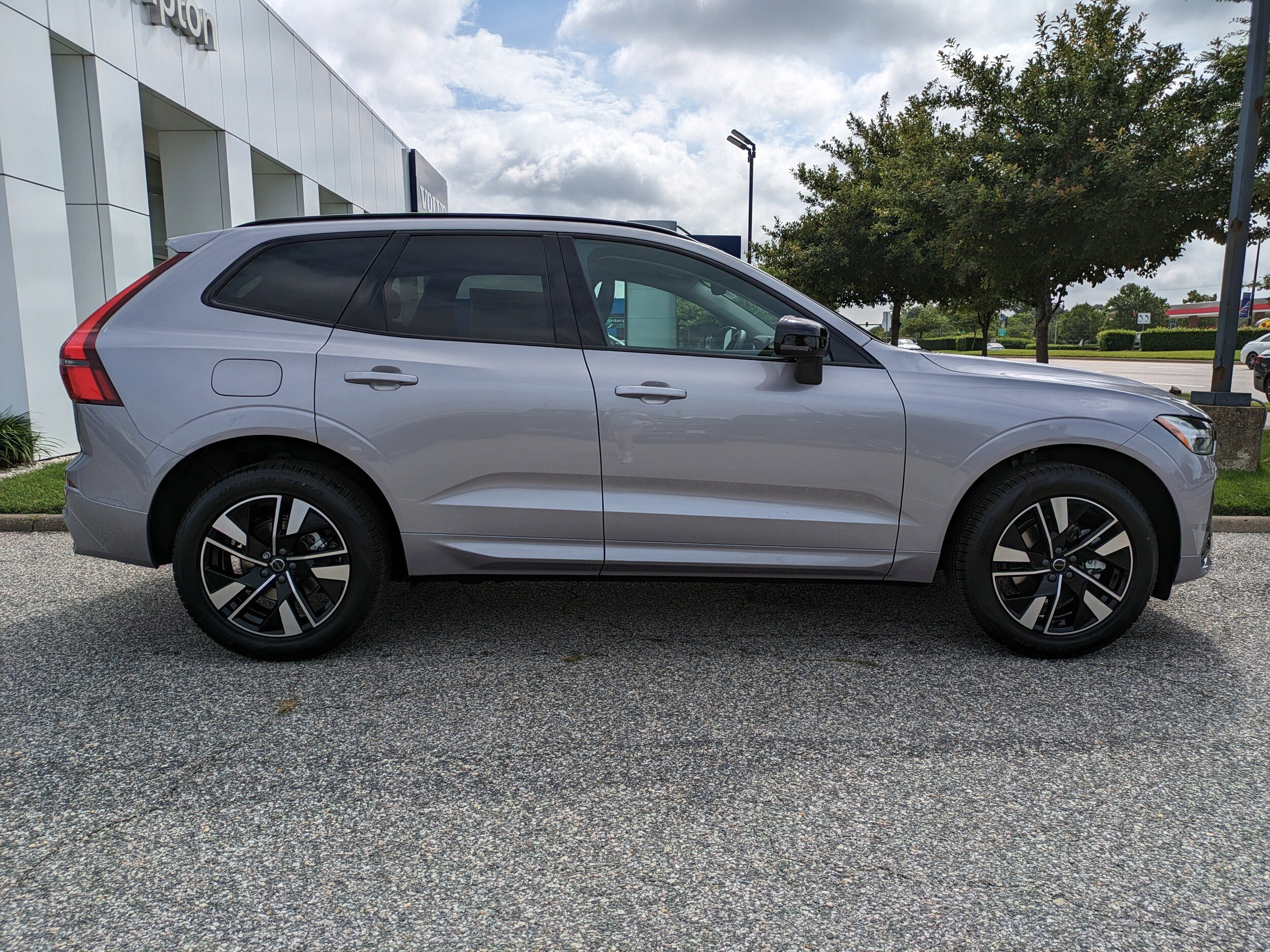 2026 Volvo XC60 B5 Core photo 3
