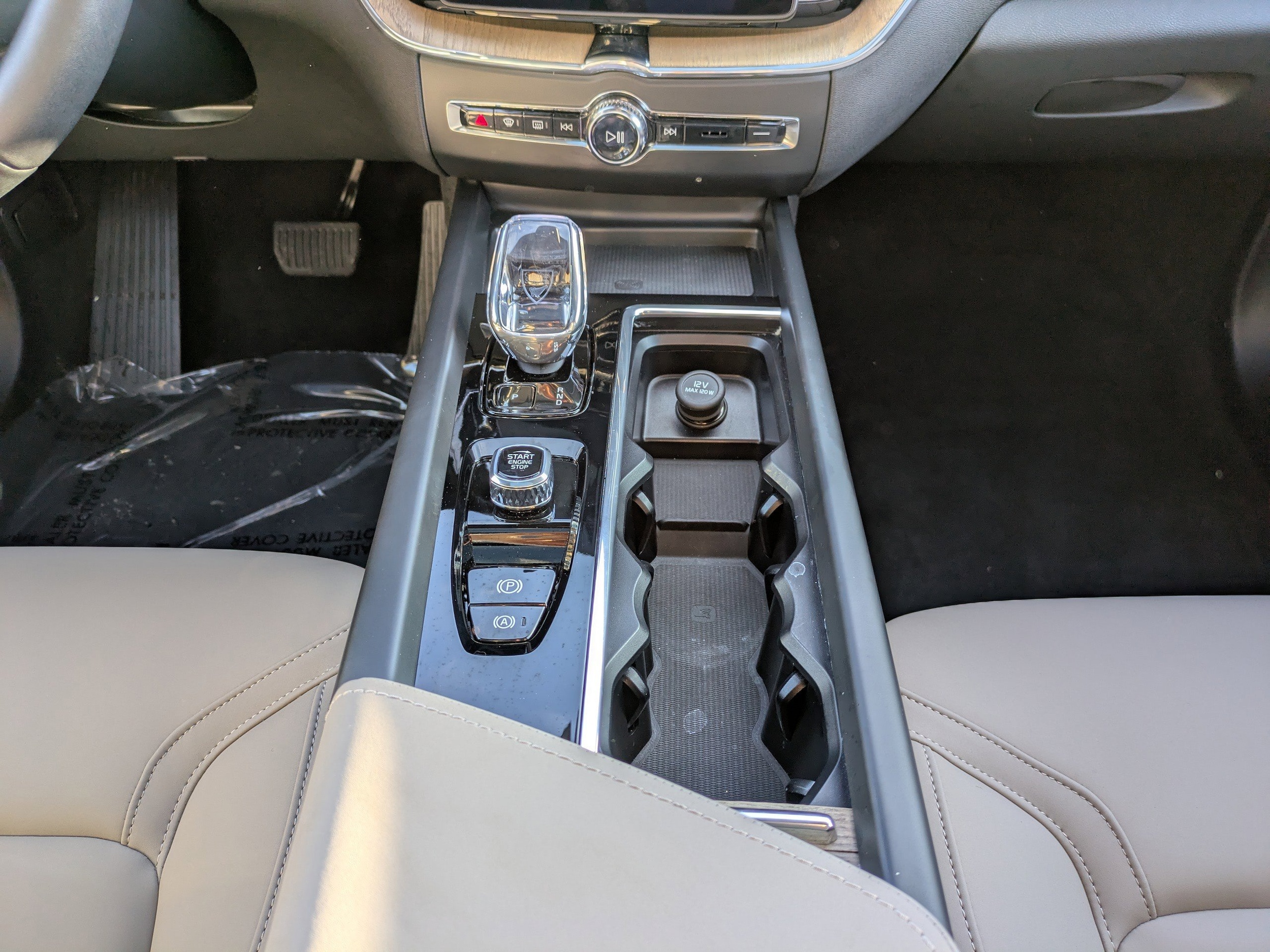 2026 Volvo XC60 Plus - Photo 19