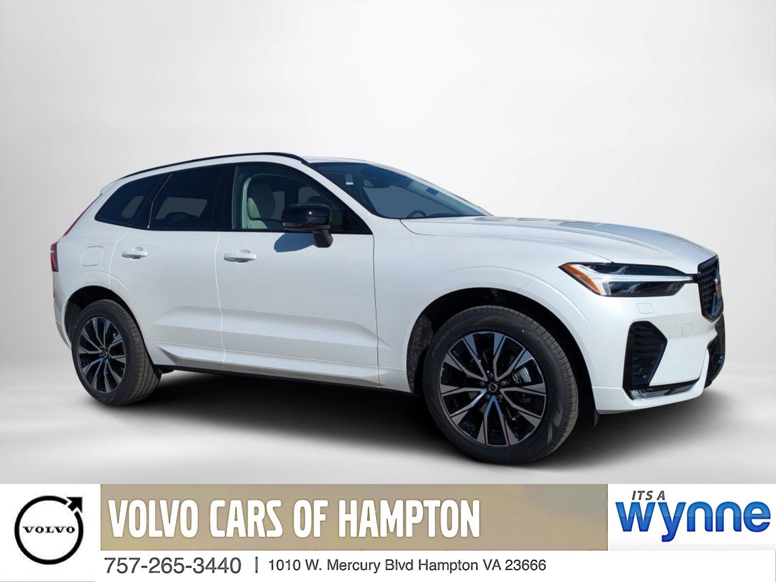 2025 Volvo XC60 Core's photo