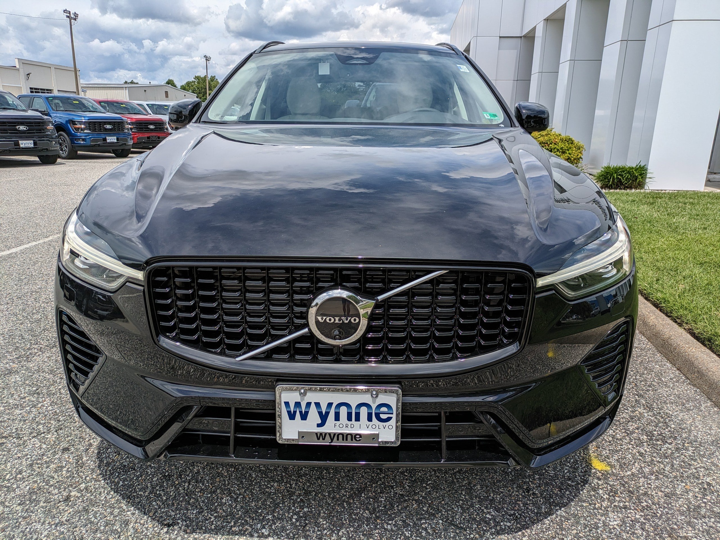 2025 Volvo XC60 Plus - Photo 9
