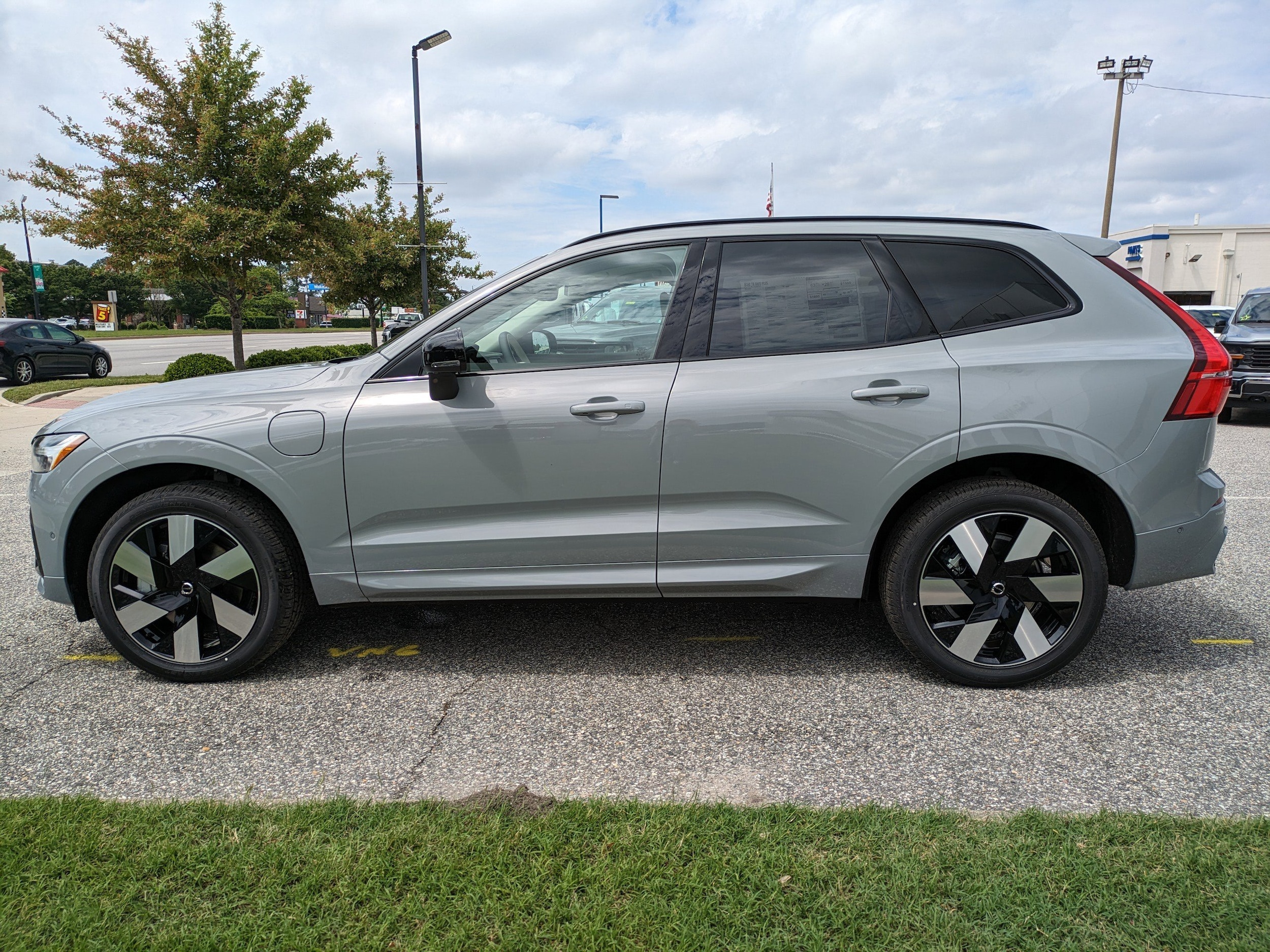 2025 Volvo XC60 Plus - Photo 7