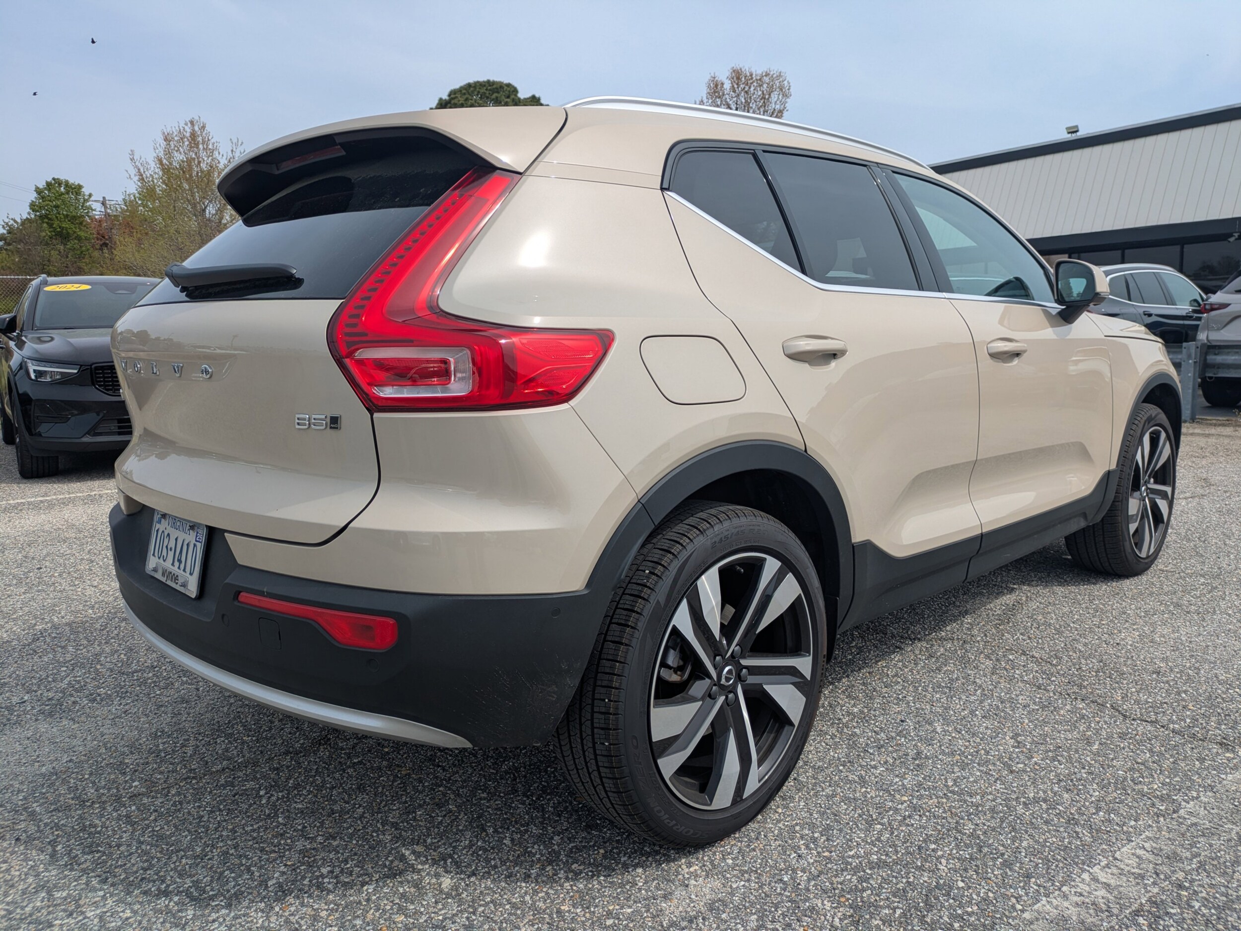 2025 Volvo XC40 Plus photo 4